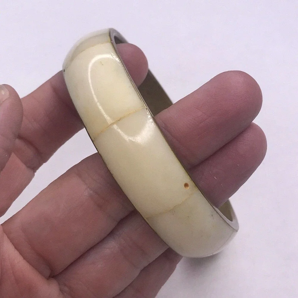 Bangle‎ Off White Shell Bracelet Brass Interior 3/4